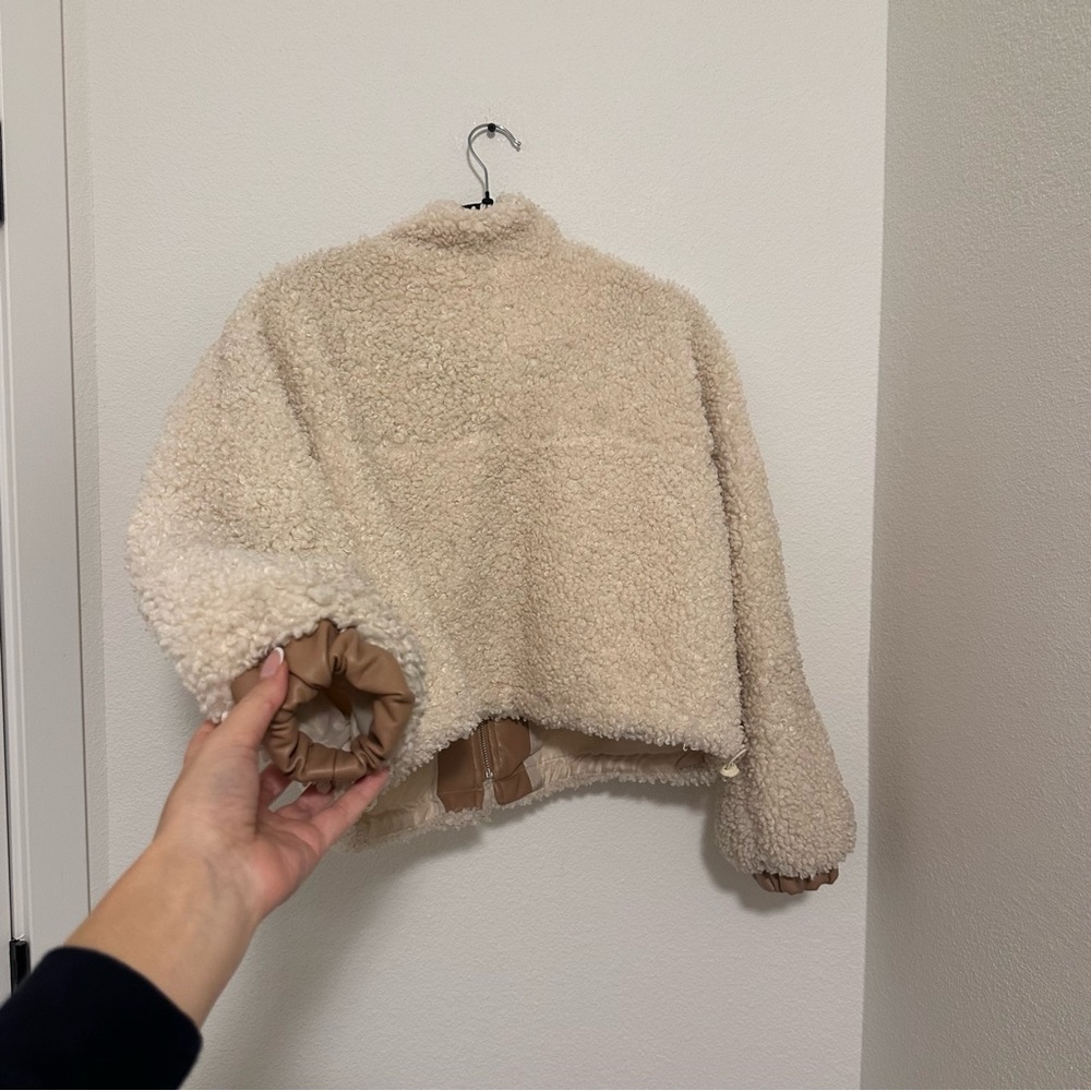 BLANK NYC Sherpa Oversized Cropped Jacket Faux Leather Details Size XS Women’s - Picture 6 of 9